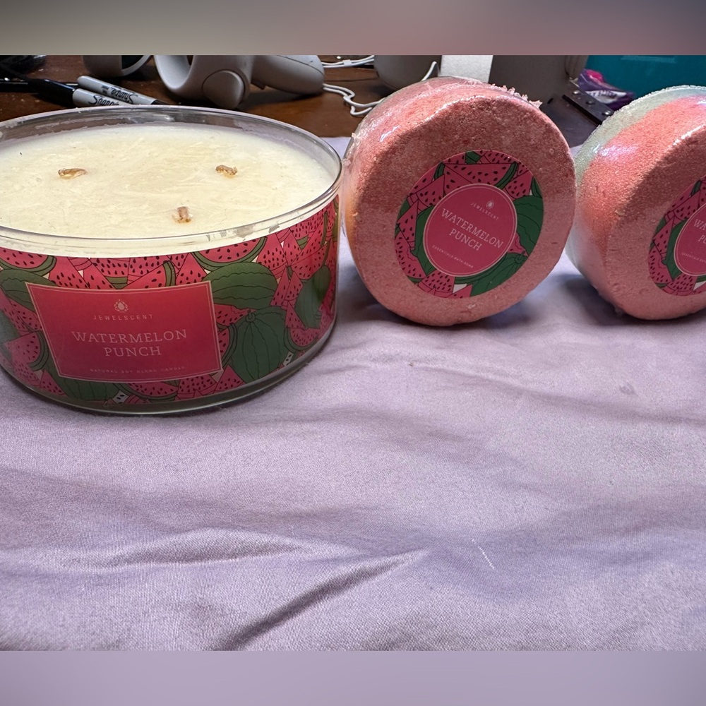 Watermelon‎ punch jewelscent candle with two bath bombs